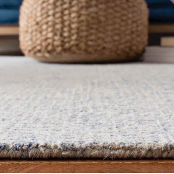 Elegant Gray Area Rug - Picture 2 of 7